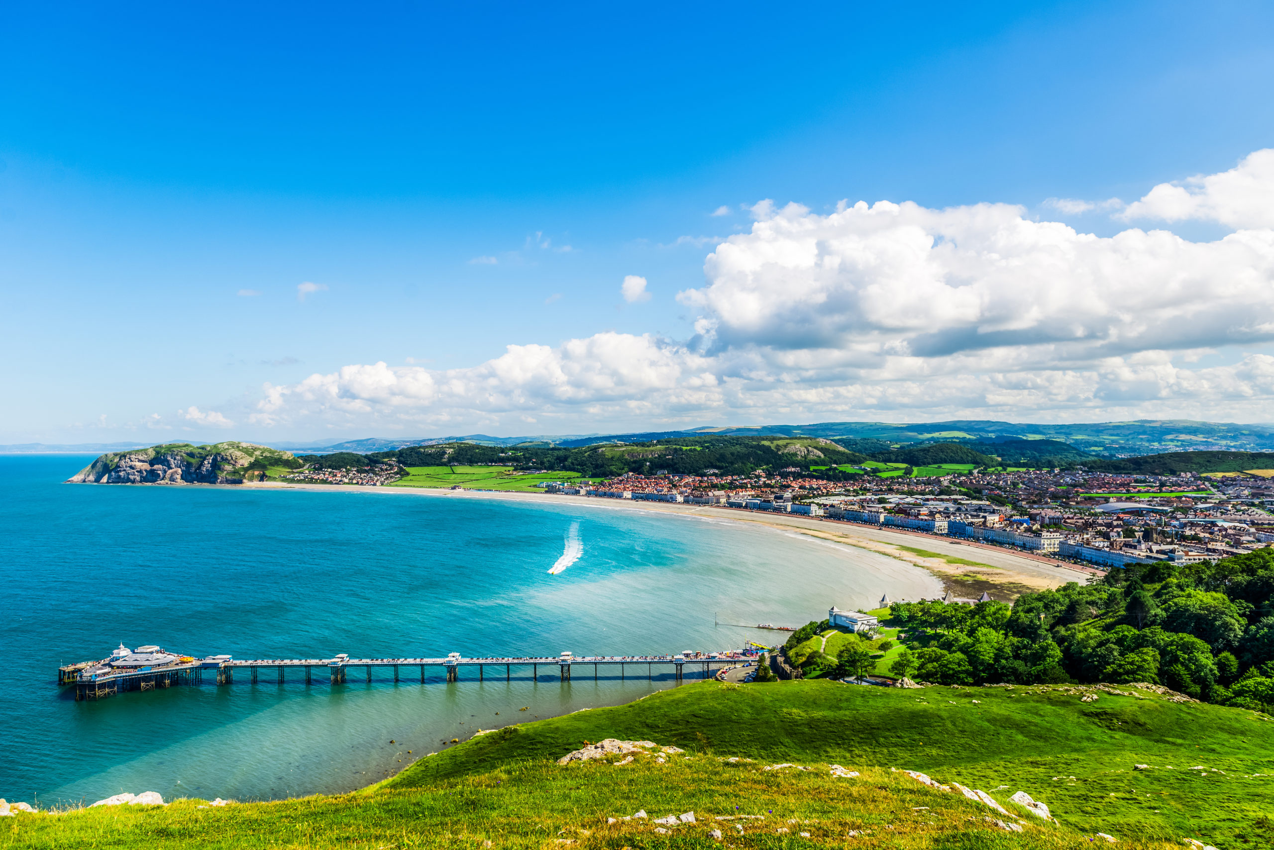 Beautiful,Summer,Day,In,Llandudno,Sea,Front,In,North,Wales,